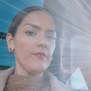 Meet your Posher, Charis